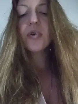 Snapshot of KattyLuuu chatting on 05-16-26, 12:40 KattyLuuu online show from 05-16-26, 12:40