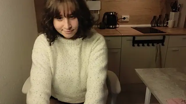 Snapshot of whatamarrie chatting on 12-18-24, 10:02 whatamarrie online show from 12-18-24, 10:02