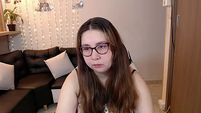 Snapshot of chloe_prg chatting on 02-05-25, 01:11 chloe prg online show from 02-05-25, 01:11