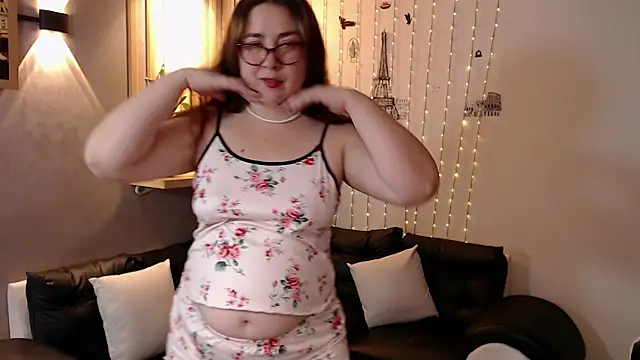 Snapshot of chloe_prg chatting on 02-05-25, 04:14 chloe prg online show from 02-05-25, 04:14