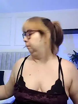 Snapshot of chloe_prg chatting on 04-28-26, 04:50 chloe prg online show from 04-28-26, 04:50