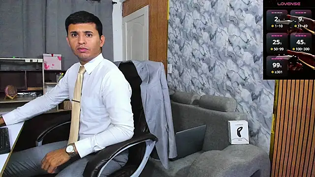 Snapshot of Hideintheoffice chatting on 02-10-26, 06:28 Hideintheoffice online show from 02-10-26, 06:28