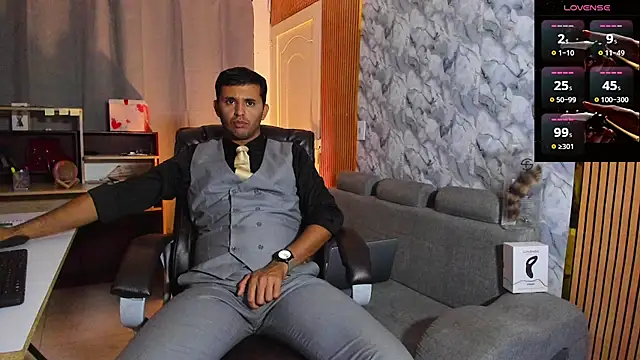 Snapshot of Hideintheoffice chatting on 02-13-26, 05:14 Hideintheoffice online show from 02-13-26, 05:14