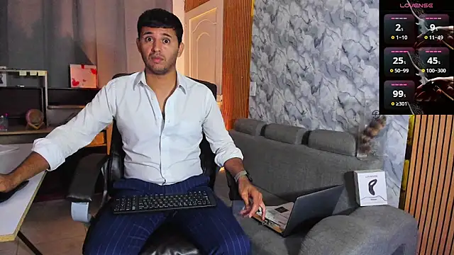 Snapshot of Hideintheoffice chatting on 02-14-26, 03:47 Hideintheoffice online show from 02-14-26, 03:47