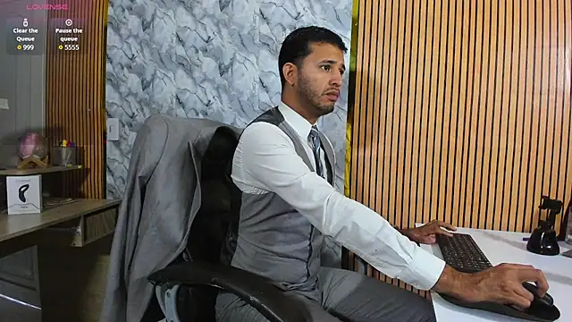 Snapshot of Hideintheoffice chatting on 03-09-26, 11:14 Hideintheoffice online show from 03-09-26, 11:14