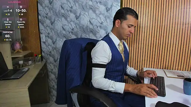 Hideintheoffice online show from 04-07-26, 03:29