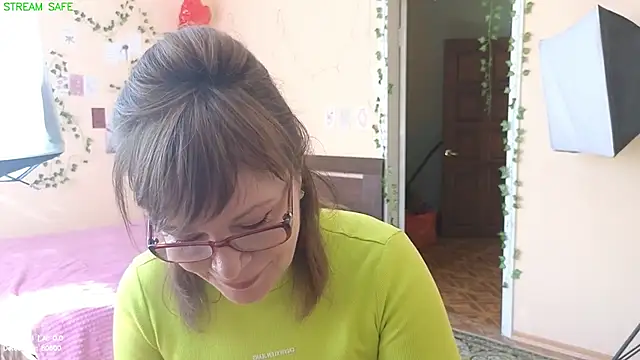 Snapshot of Miss_Moren chatting on 06-27-26, 05:23 Miss Moren online show from 06-27-26, 05:23