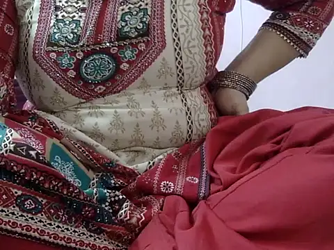 Housewife12 online show from 11-16-25, 08:20