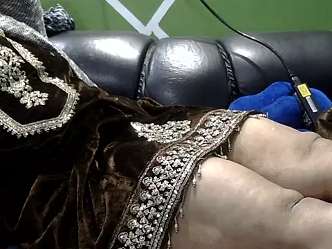 Housewife12 online show from 01-18-26, 09:46