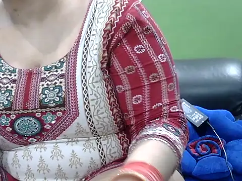 Housewife12 online show from 02-07-26, 10:08