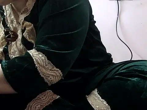 Housewife12 online show from 02-10-26, 10:08