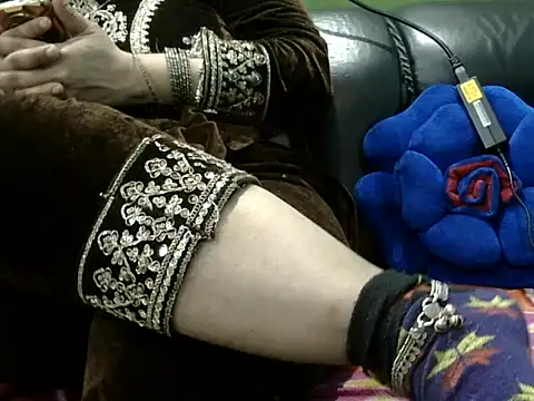 Housewife12 online show from 02-17-26, 08:22