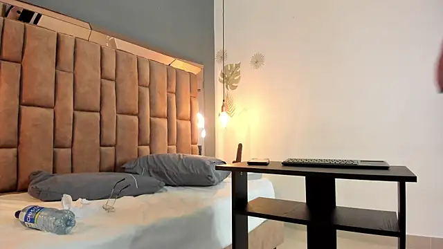 victoriaroyce1 online show from 02-21-25, 11:44