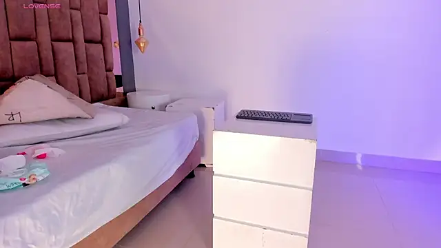 victoriaroyce1 online show from 03-31-26, 01:11