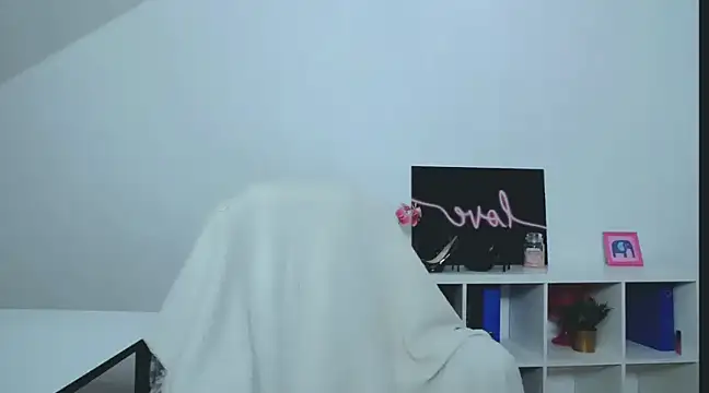 Lia Benini online show from 01-19-25, 01:12