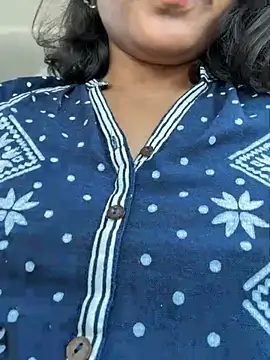 Snapshot of priyadevi17 chatting on 05-31-26, 06:42 priyadevi17 online show from 05-31-26, 06:42