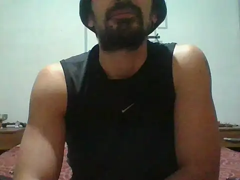 Snapshot of italianbighorse22 chatting on 11-23-25, 06:24 italianbighorse22 online show from 11-23-25, 06:24