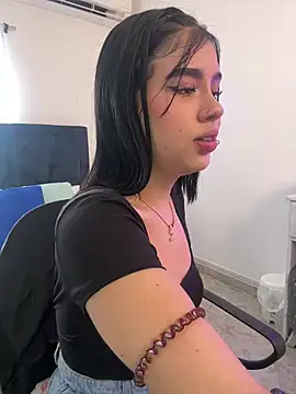 Lily Woodz online show from 01-18-26, 02:43