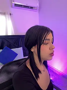 Lily Woodz online show from 05-26-26, 07:10