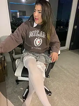 AlejandritaMilano online show from 04-12-26, 01:32