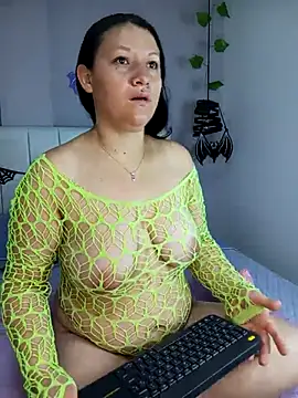 Snapshot of kattia_bk chatting on 10-18-25, 12:39 kattia bk online show from 10-18-25, 12:39