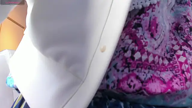 PerlaPreciosa online show from 10-19-25, 04:02