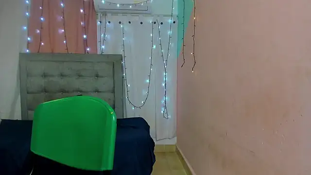 Snapshot of dani-lue chatting on 01-25-25, 11:44 dani-lue online show from 01-25-25, 11:44