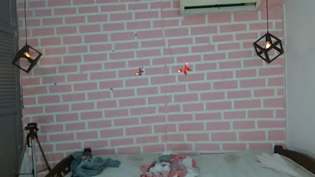 Snapshot of dani-lue chatting on 09-11-25, 04:18 dani-lue online show from 09-11-25, 04:18