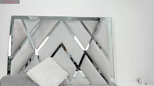 Snapshot of _Hottest_Mature chatting on 12-23-24, 04:06 Hottest Mature online show from 12-23-24, 04:06