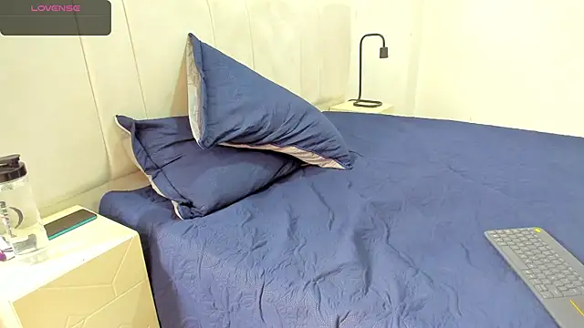 Snapshot of AbrilSonne chatting on 03-08-25, 06:58 AbrilSonne online show from 03-08-25, 06:58