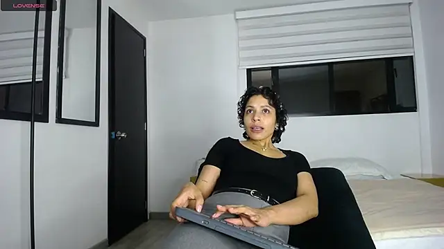 Snapshot of AbrilSonne chatting on 09-18-25, 11:51 AbrilSonne online show from 09-18-25, 11:51