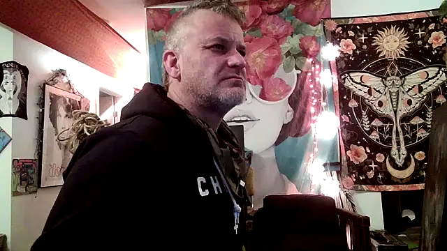 Snapshot of SilverandFox chatting on 01-08-25, 06:31 SilverandFox online show from 01-08-25, 06:31