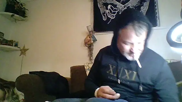 Snapshot of SilverandFox chatting on 11-06-25, 10:05 SilverandFox online show from 11-06-25, 10:05