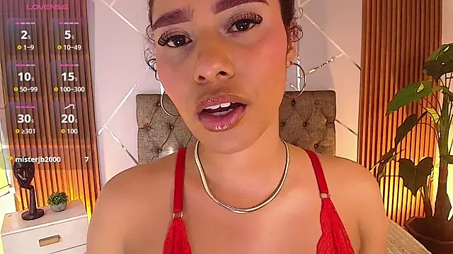 Snapshot of charlottee_white chatting on 05-23-26, 08:24 charlottee white online show from 05-23-26, 08:24