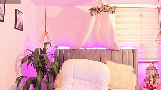 Snapshot of vanesa_moon__ chatting on 02-14-25, 12:09 vanesa moon online show from 02-14-25, 12:09