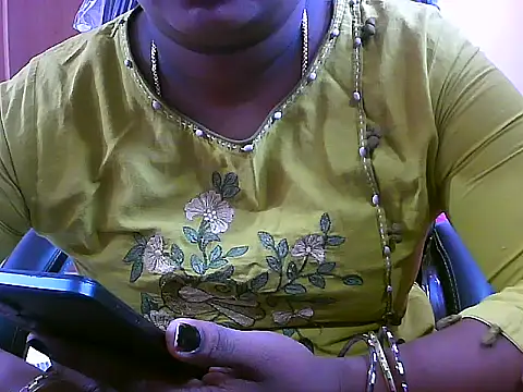 Snapshot of telugu_indhu_0001 chatting on 06-04-26, 06:41 telugu indhu 0001 online show from 06-04-26, 06:41