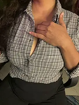 hot menka online show from 01-12-25, 04:18