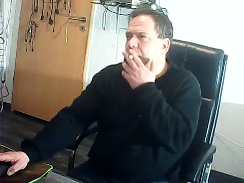 Snapshot of DauerAkt8069 chatting on 12-04-25, 12:20 DauerAkt8069 online show from 12-04-25, 12:20