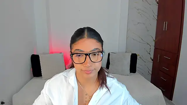 martina roldam online show from 05-18-26, 03:24
