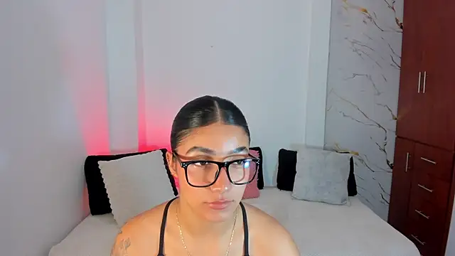 martina roldam online show from 05-22-26, 04:08