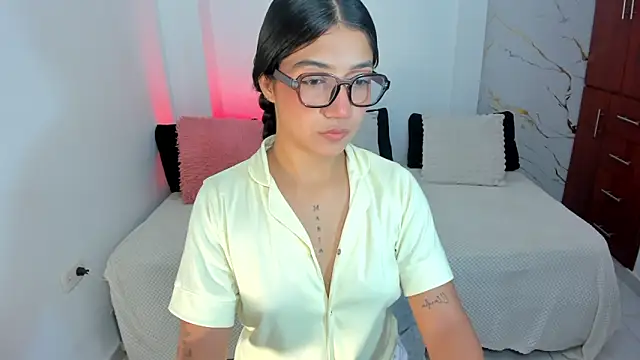 martina roldam online show from 06-11-26, 04:21