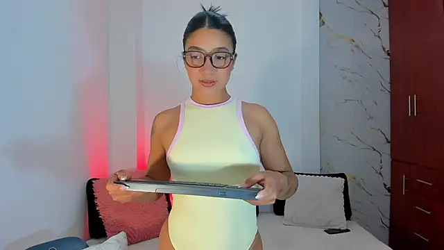 martina roldam online show from 06-13-26, 04:21