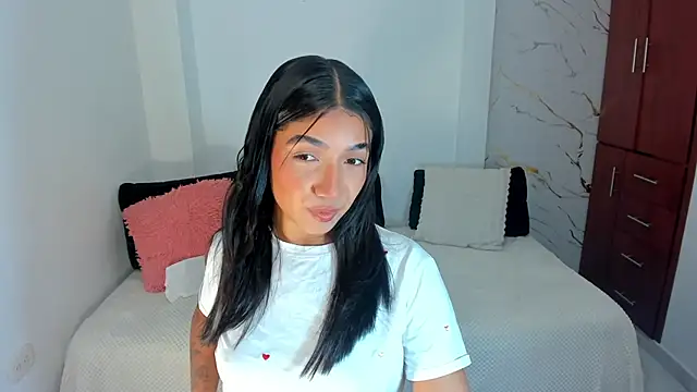 martina roldam online show from 06-25-26, 01:16