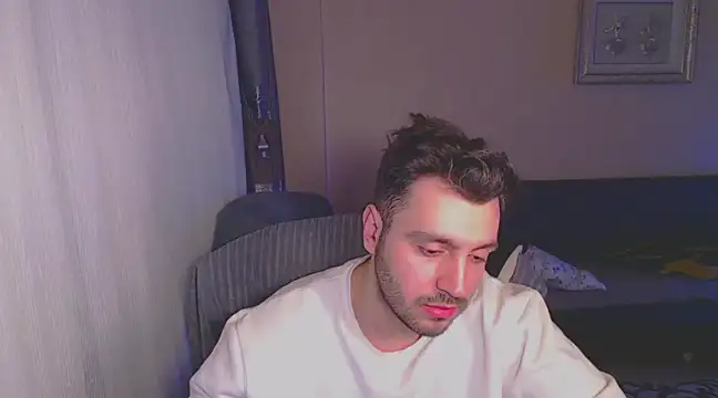 handsomeee04 online show from 03-05-25, 10:32