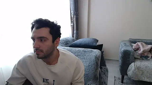 Snapshot of handsomeee04 chatting on 04-23-26, 02:19 handsomeee04 online show from 04-23-26, 02:19