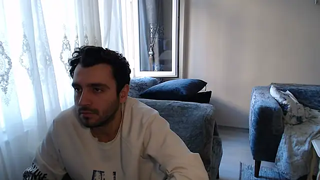 Snapshot of handsomeee04 chatting on 04-25-26, 03:53 handsomeee04 online show from 04-25-26, 03:53