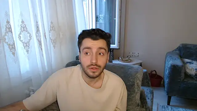 Snapshot of handsomeee04 chatting on 05-16-26, 01:02 handsomeee04 online show from 05-16-26, 01:02