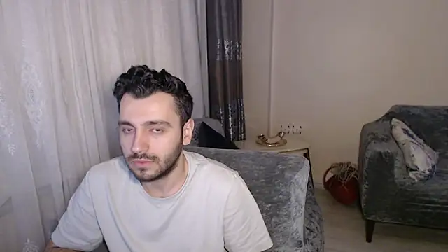Snapshot of handsomeee04 chatting on 05-20-26, 11:00 handsomeee04 online show from 05-20-26, 11:00