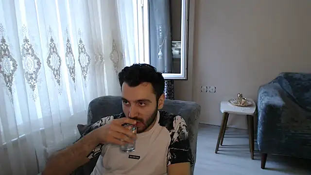 Snapshot of handsomeee04 chatting on 05-24-26, 04:17 handsomeee04 online show from 05-24-26, 04:17