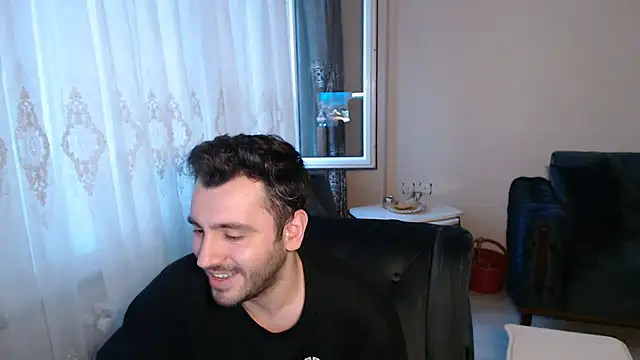 Snapshot of handsomeee04 chatting on 05-27-26, 05:32 handsomeee04 online show from 05-27-26, 05:32